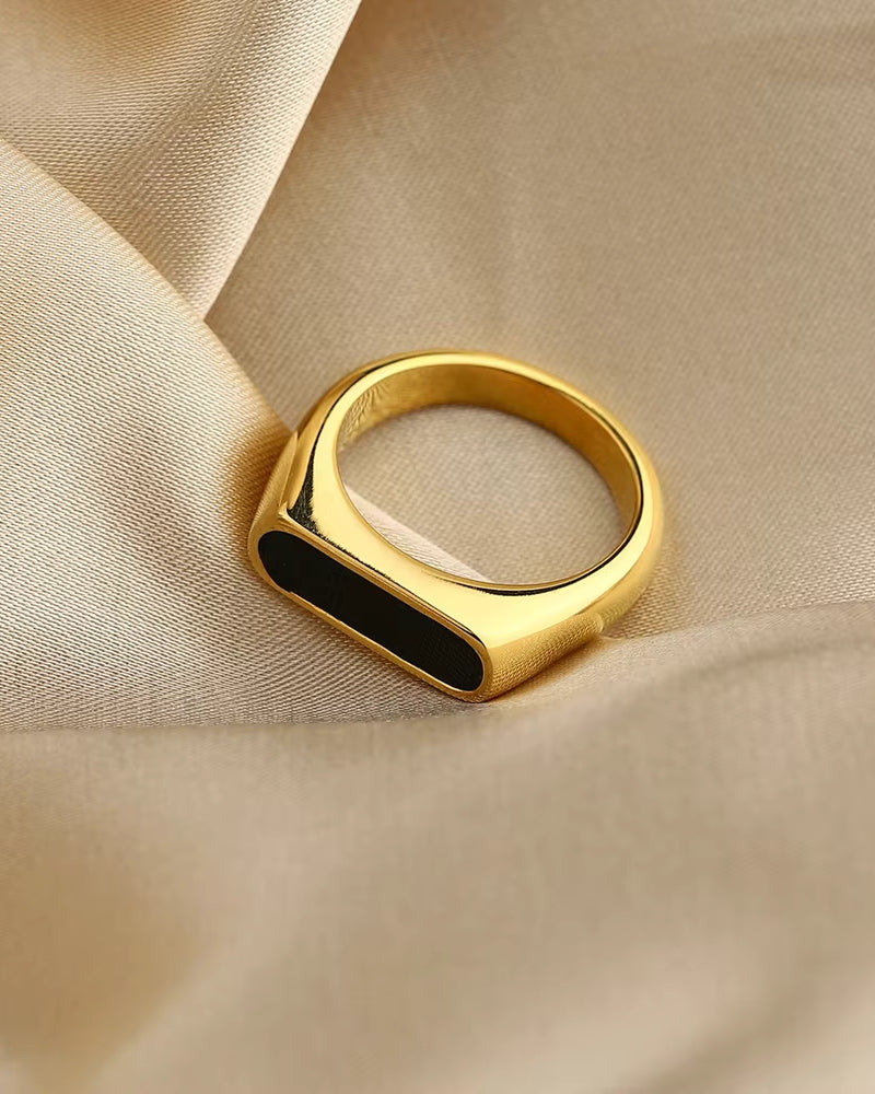 Sleek Obsidian Band – Timeless Elegance and Modern Style