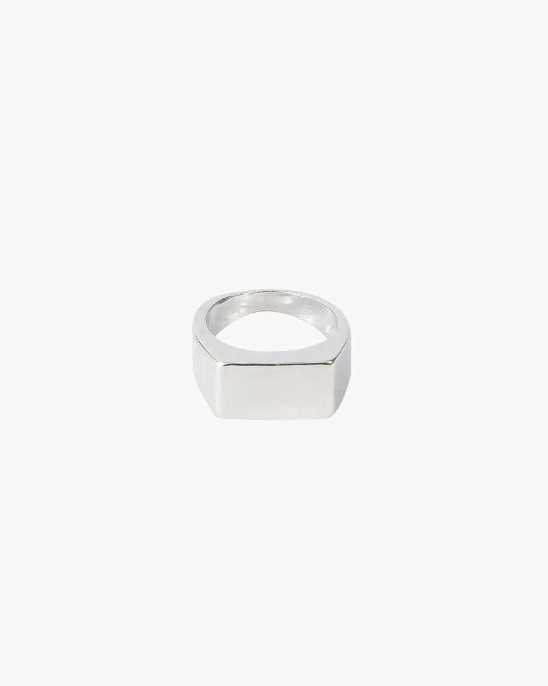 Sleek Axis Ring – Modern Statement Jewelry