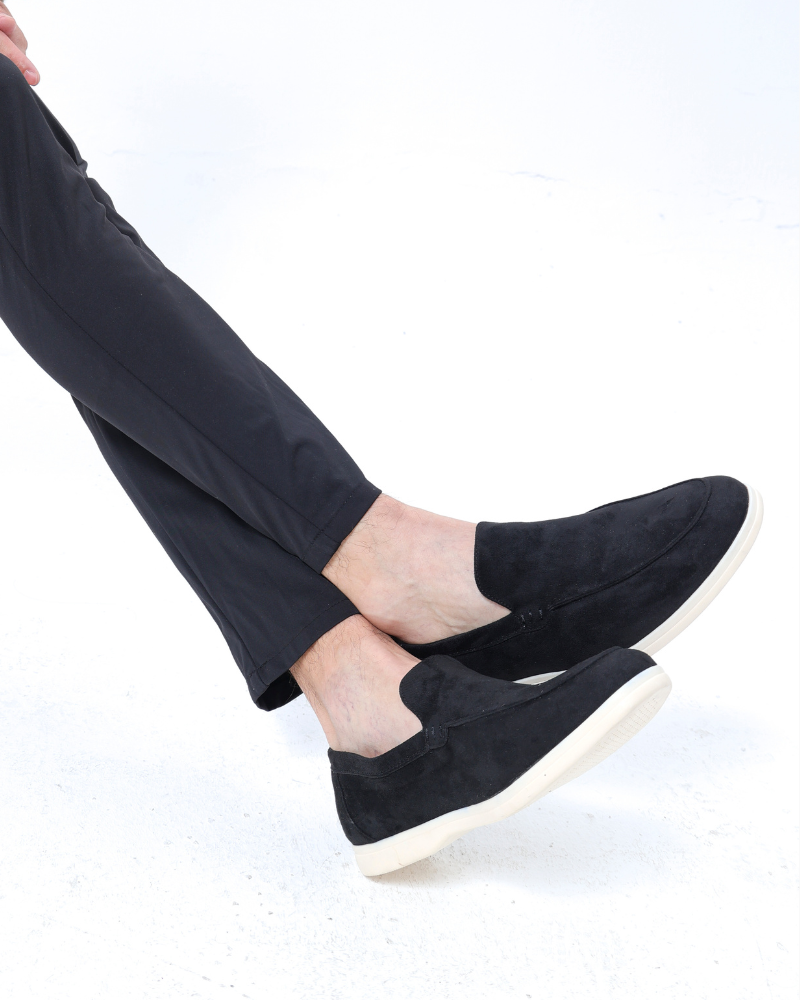 Avalon Black – Sleek, Timeless Style