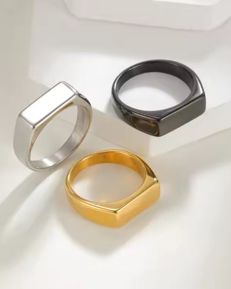 Sleek Axis Ring – Modern Statement Jewelry
