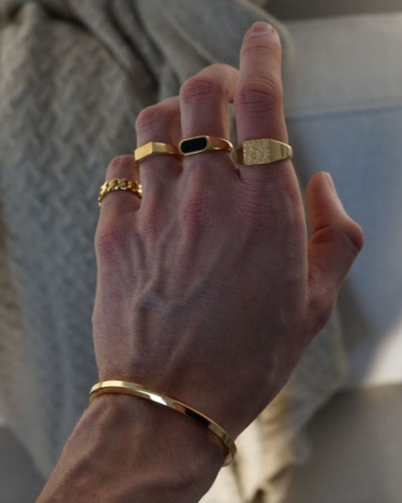 Sleek Obsidian Band – Timeless Elegance and Modern Style