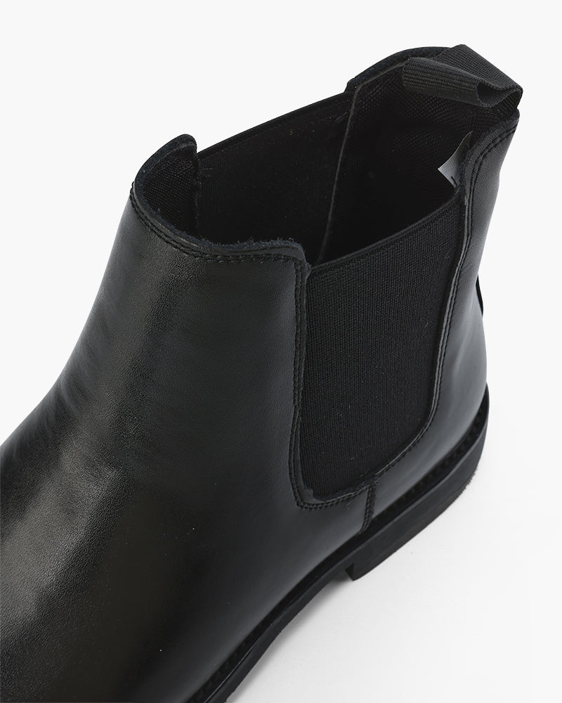 Old Money-Inspired Classic Chelsea Boots